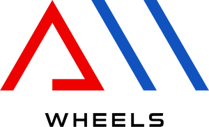 Logotipo de AM Autopartes, con líneas rojas y azules estilizadas formando las letras ‘A’ y ‘M’, seguido por la palabra ‘WHEELS’ en tipografía negra sobre un fondo blanco.