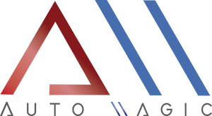Logotipo de ‘AUTO MAGIC’ con letras ‘A’ y ‘M’ estilizadas en rojo y azul, seguido de texto moderno y elegante en negro sobre fondo blanco.
