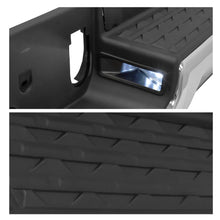 Cargar imagen en el visor de la galería, Defensa trasera Ram 19-24 cromo c/sensor