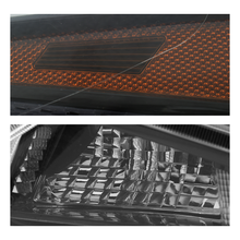 Load image into Gallery viewer, Faro Elantra 22-24 halogeno, c/luz de dia derecho
