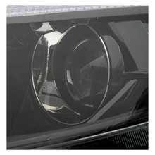 Load image into Gallery viewer, Faro Elantra 22-24 halogeno, c/luz de dia derecho