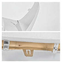 Cargar imagen en el visor de la galería, Moldura de Parrilla Mazda 3 19-24 izquierda cromo