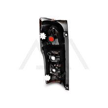 Load image into Gallery viewer, Calavera Urvan NV350 14-17 derecha