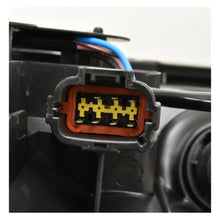 Load image into Gallery viewer, Faro Sentra 13-16 linea negra c/luz de dia izquierda