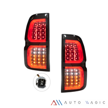 Cargar imagen en el visor de la galería, Calaveras Hilux 16-23 LED negras Performance