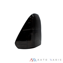 Cargar imagen en el visor de la galería, Calaveras Hilux 16-23 LED negras Performance