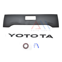 Load image into Gallery viewer, Moldura aplique Tacoma 16-23 para tapa de cajuela