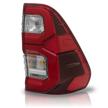 Load image into Gallery viewer, Calavera Hilux 16-23 LED c/arnes c/focos derecha