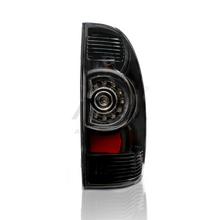 Load image into Gallery viewer, Calaveras Tacoma 05-15 TDR, Sport, Sr Negras LED c/arnes derecha