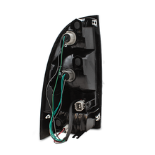 Load image into Gallery viewer, Calaveras Tacoma 05-15 TDR, Sport, Sr Negras LED c/arnes derecha