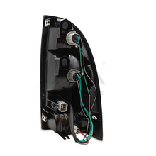 Load image into Gallery viewer, Calaveras Tacoma 05-15 TDR, Sport, Sr Negras LED c/arnes derecha
