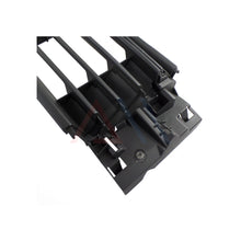 Load image into Gallery viewer, Parrilla de defensa Polo 15-18 c/moldura negra central