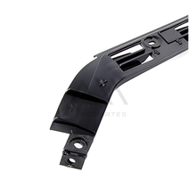 Load image into Gallery viewer, Soporte guia  Jetta 00-07 defensa trasera derecho