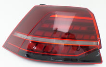 Load image into Gallery viewer, Calaveras Golf 15-17 LED secuencial tipo Gti rojas performance