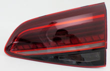 Load image into Gallery viewer, Calaveras Golf 15-17 LED secuencial tipo Gti rojas performance