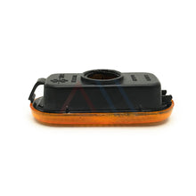 Load image into Gallery viewer, Cuarto direccional salpicadera  Jetta 99-15 Clasico/ Vento 14-15/ Amarok 11-23/ Polo 03-08/ Sharan 02-07/ Transporter 10-16/ UP 16 Golf/Jetta 93-99  izquierdo/derecho naranja