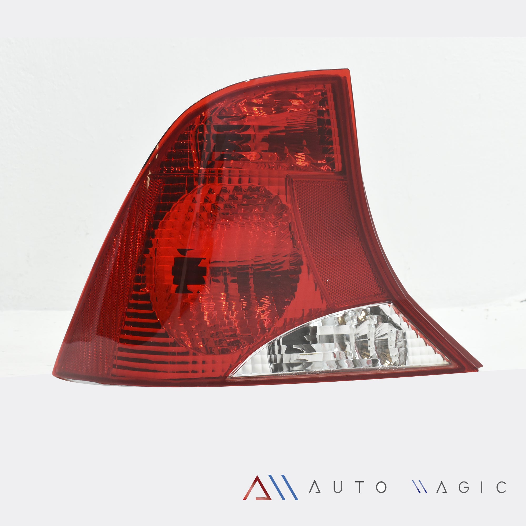 Calavera Focus Sedan 00-04 izquierda